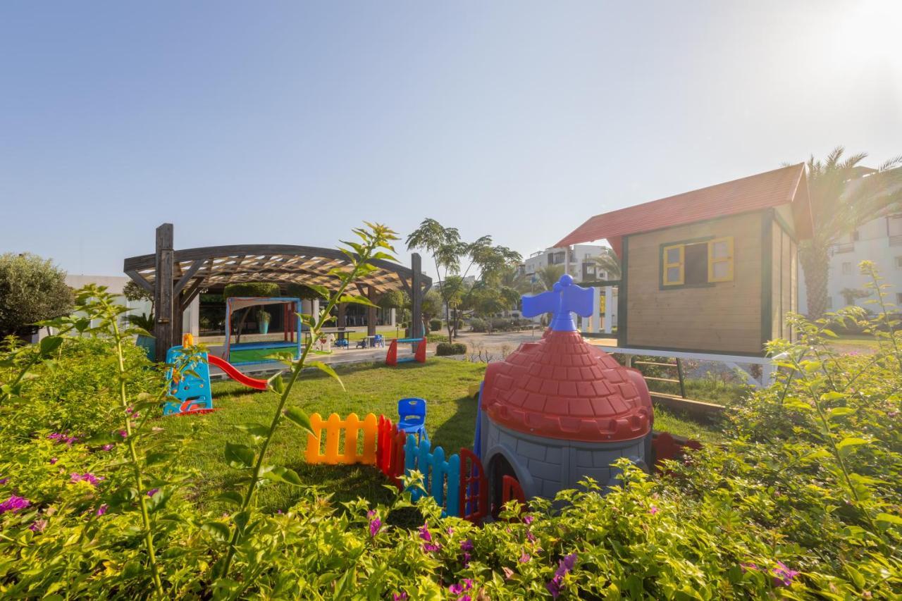 Thalassa Beach Family & Waterpark Resort Vokolidha Exterior photo
