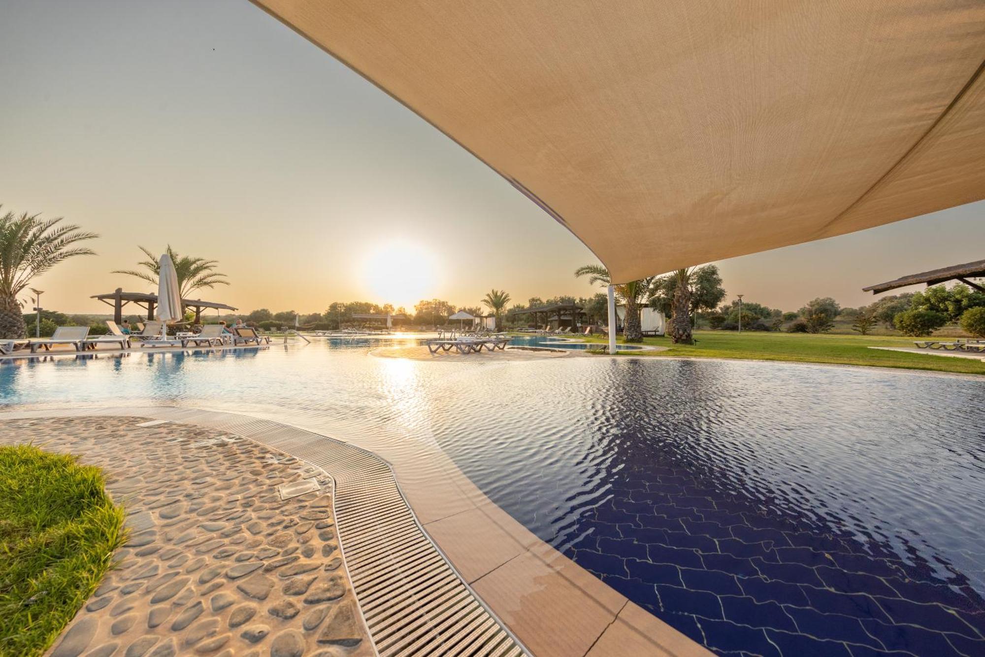 Thalassa Beach Family & Waterpark Resort Vokolidha Exterior photo
