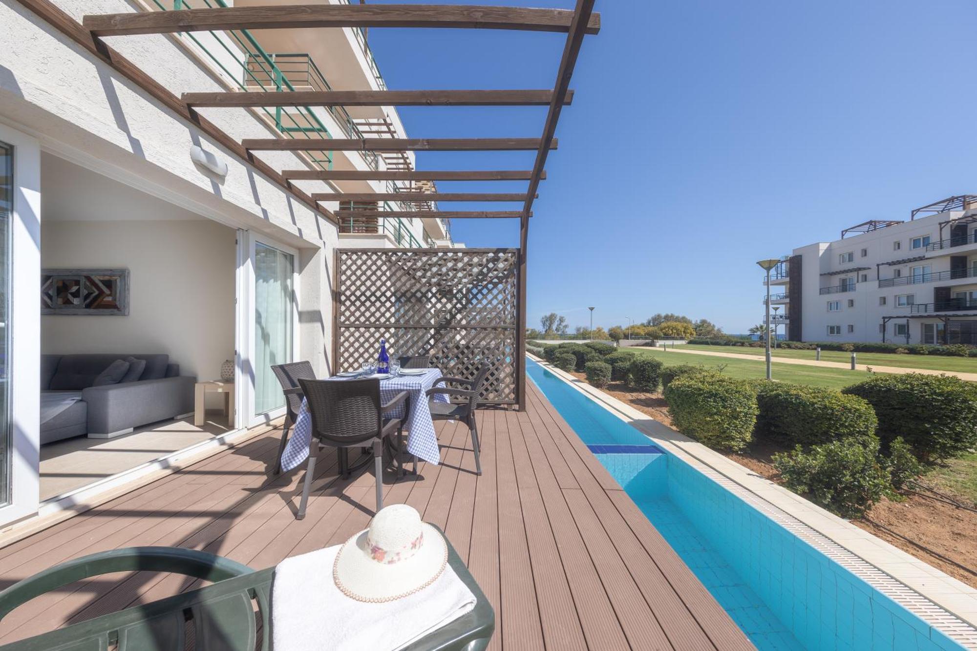 Thalassa Beach Family & Waterpark Resort Vokolidha Exterior photo